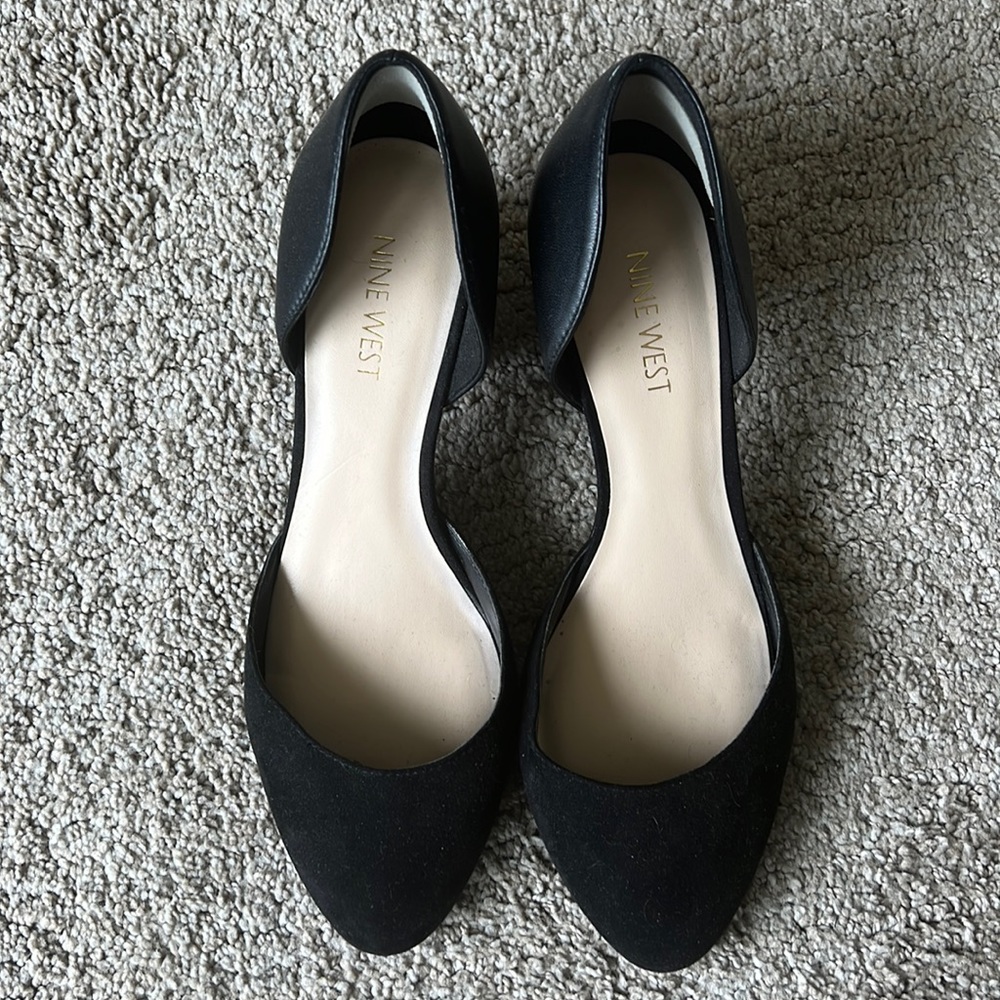 NINE WEST Black suede/faux leather point toed wide squared heel